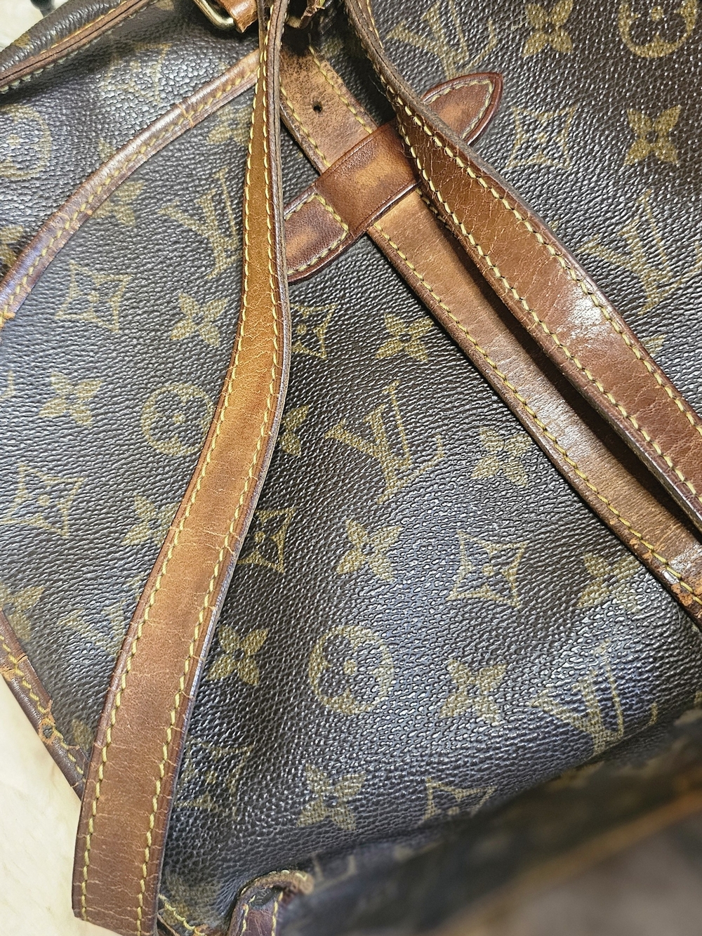 Louis Vuitton Saumur 30 - Picture 12 of 16